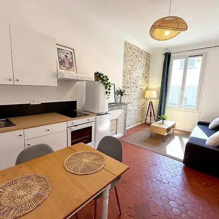 Appartamento Old 1 Bedroom 4 Persons Antibes